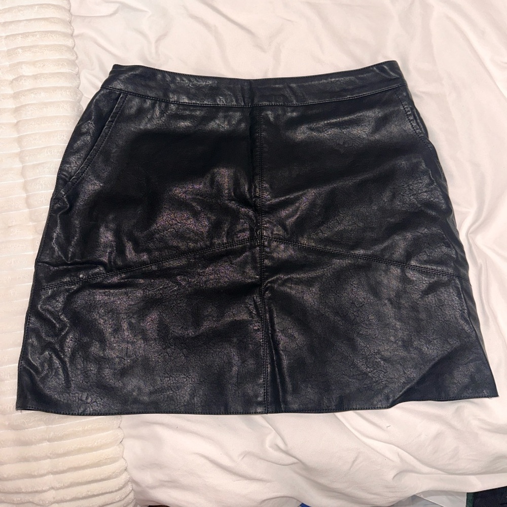 Lulus Black Leather Mini Skirt – Size M, Silver Zipper Detail, Sleek & Edgy